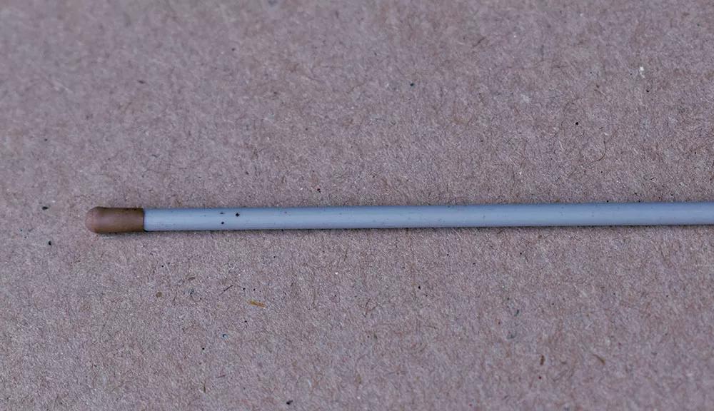 Detalle de una barrita de Argenpal; el nitrato de plata está en la punta.