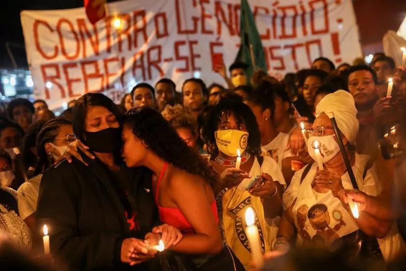 Asesinados 27 supuestos traficantes y un policía en la operación más sangrienta de las favelas de Brasil