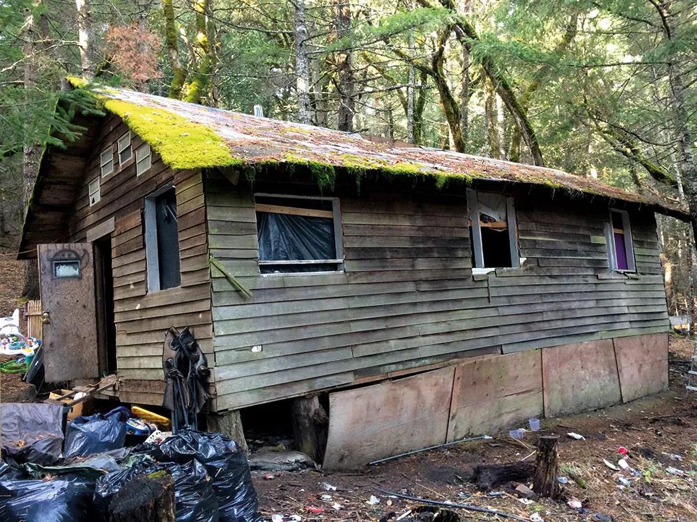La desvencijada cabaña que hacía las veces de secadero