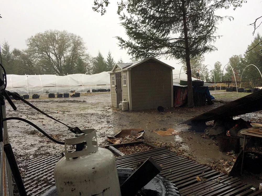 Vistas de la granja la  mañana siguiente a la tormenta.