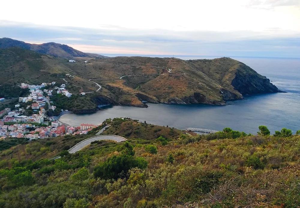 La bahía de Portbou