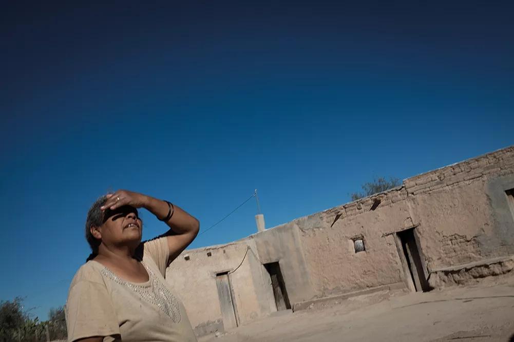 Una de las escasas cincuenta personas que habitan en la ranchería Las Margaritas.