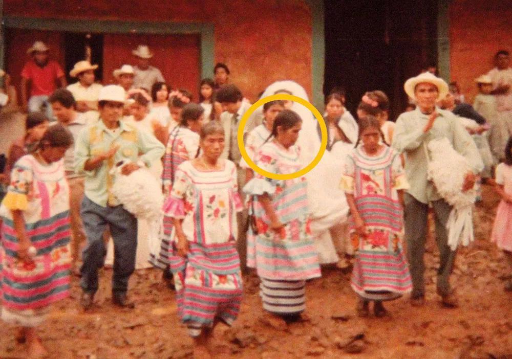 Consuelo y otras mujeres, participando en una danza tradicional mazateca. (CortesíaManuel Figueroa, biznieto)