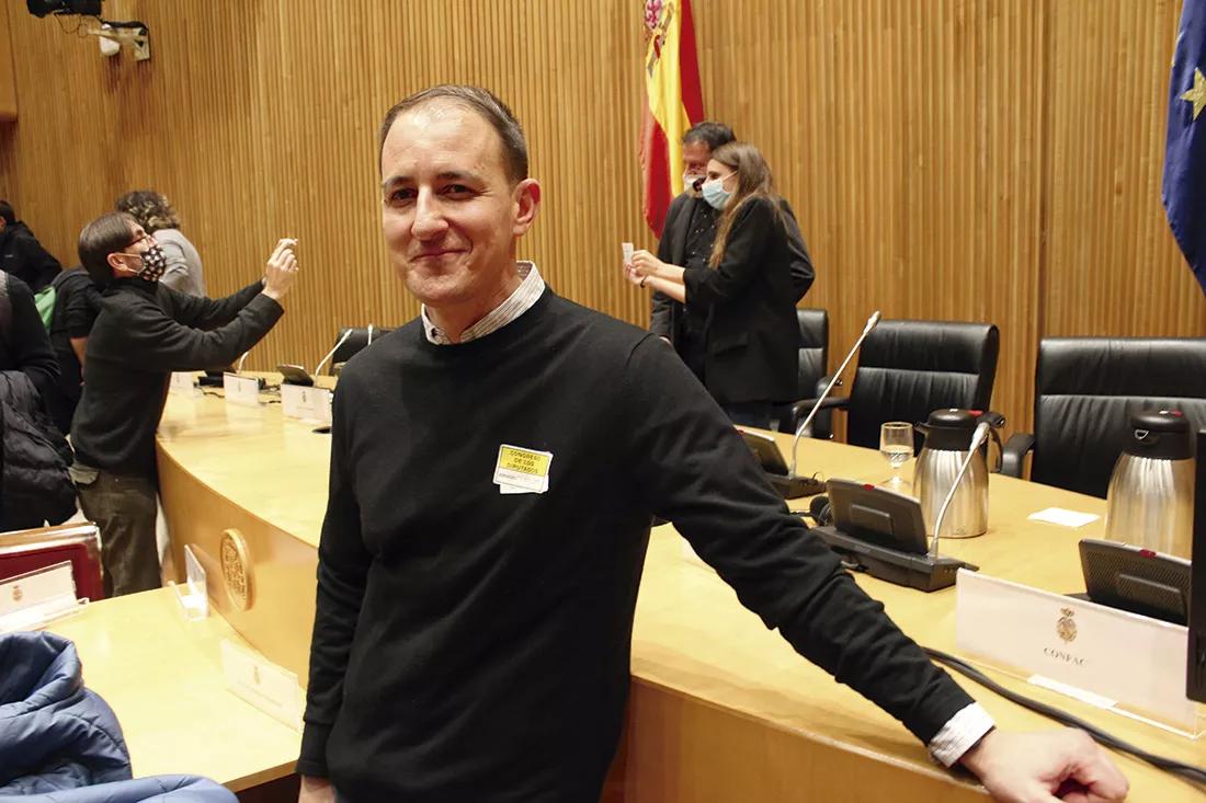El abogado Bernardo Soriano, artífice de la propuesta de ley de UP, posa satisfecho al final de la jornada.