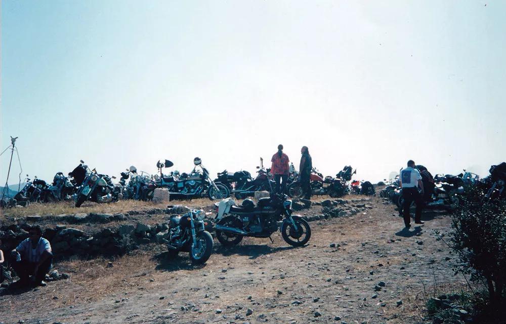 Concentración del club motero francés La tête dans les etoiles en el Bar de Jo, más de 120 jarleis acampadas en el Bar.