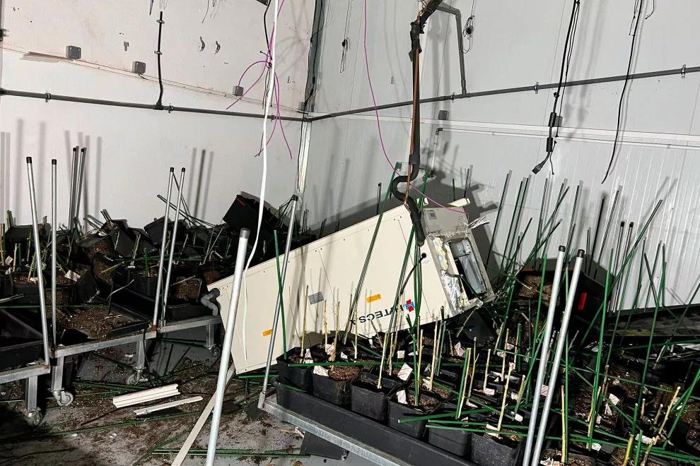 Destrucción de su empresa por parte de la policía 1