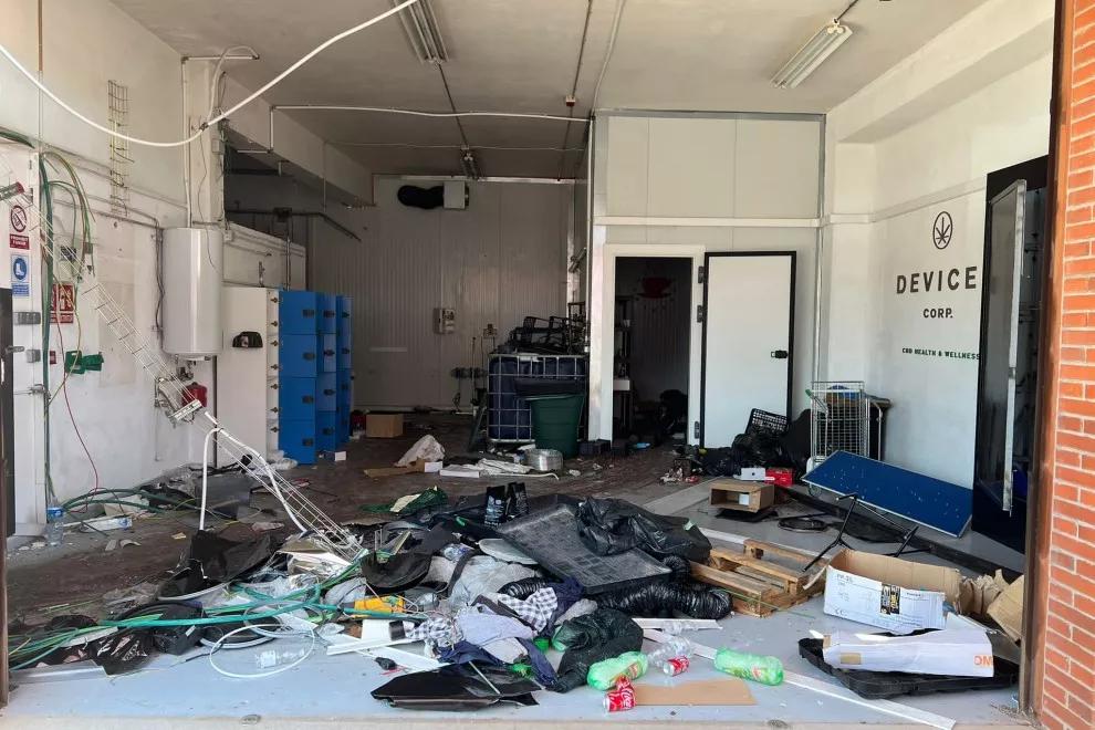 Destrucción de su empresa por parte de la policía 1