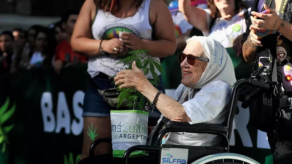 Miles de personas marchan en Buenos Aires por la legalización