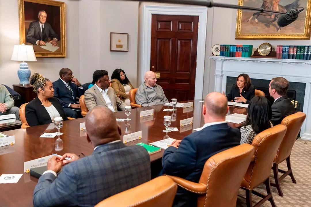 La Casa Blanca se reunió con indultados por posesión de cannabis y prometió avanzar en una legalización federal