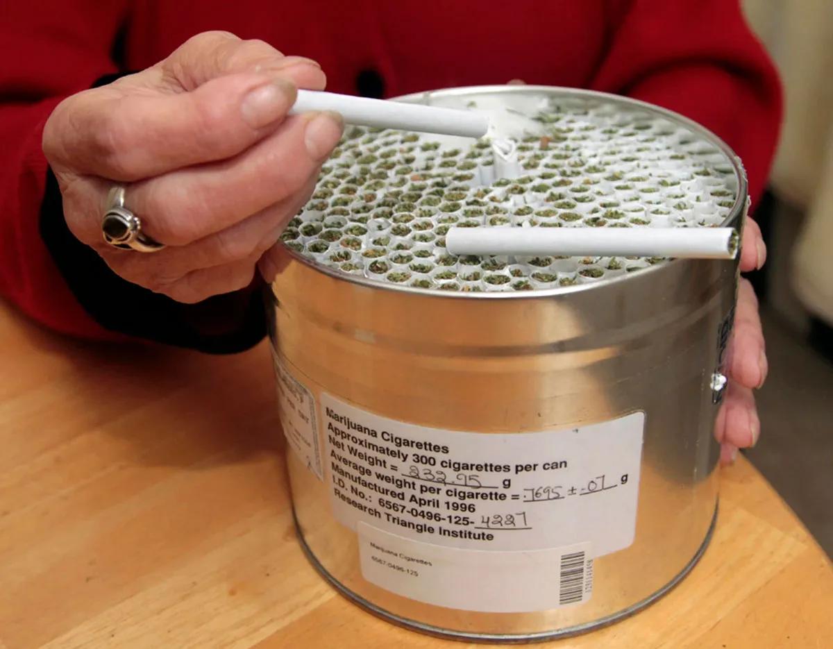 El gobierno de EE UU sigue enviando cannabis a dos pacientes